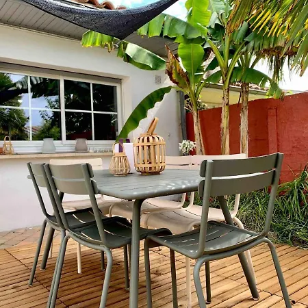 House, Garden Spa, Tram, Parking Lots, Bordeaux Gate بيت للعطل *