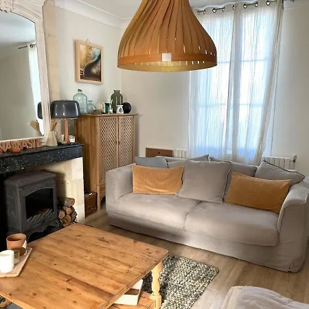 House, Garden Spa, Tram, Parking Lots, Bordeaux Gate بيت للعطل *